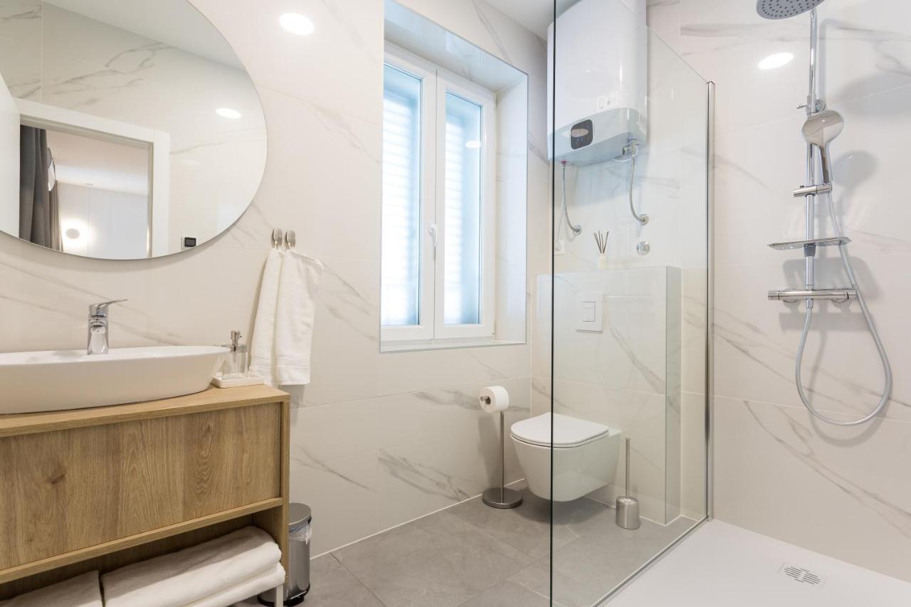 Top Floor Luxury Rooms สปลิท ภายนอก รูปภาพ