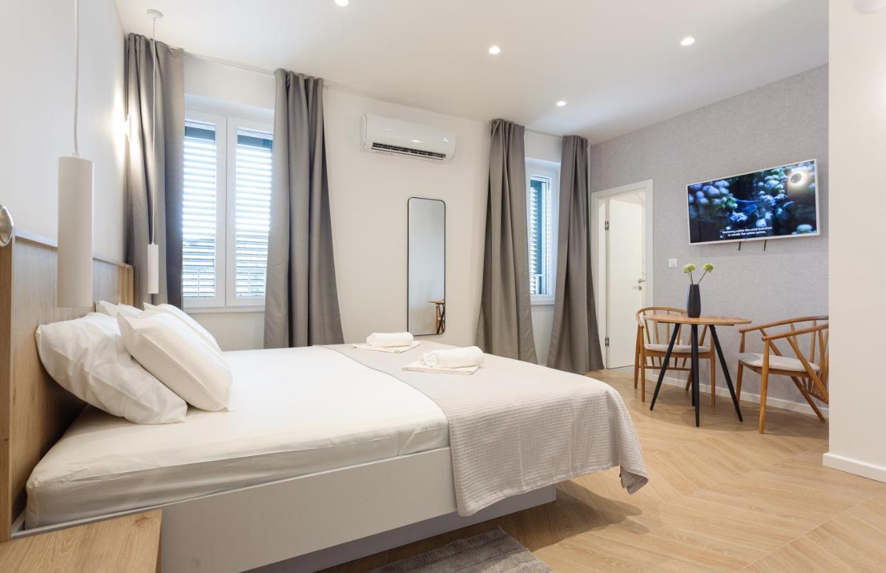 Top Floor Luxury Rooms สปลิท ภายนอก รูปภาพ
